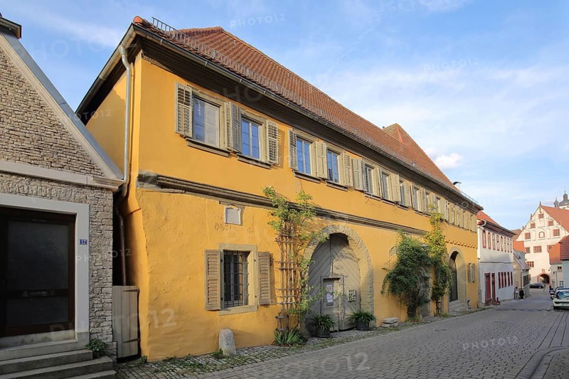 Historic eaves side yard