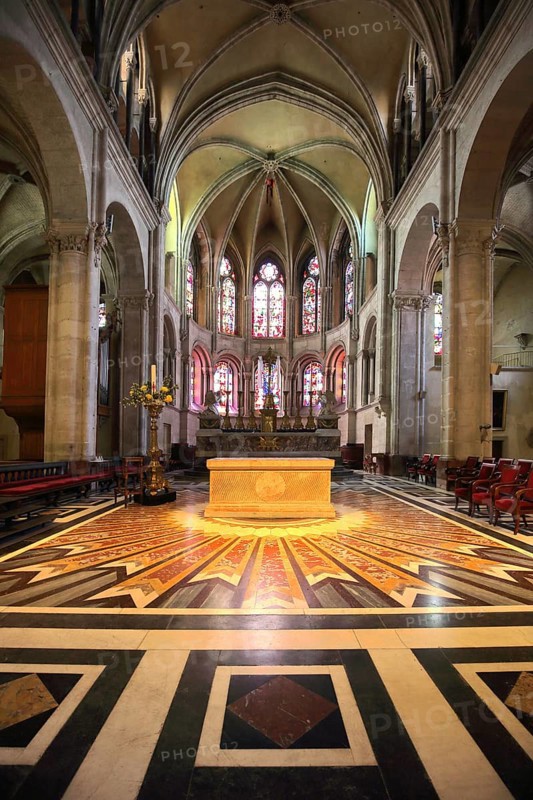 Interior view of the chancel of the Romanesque cathedral St-Jean