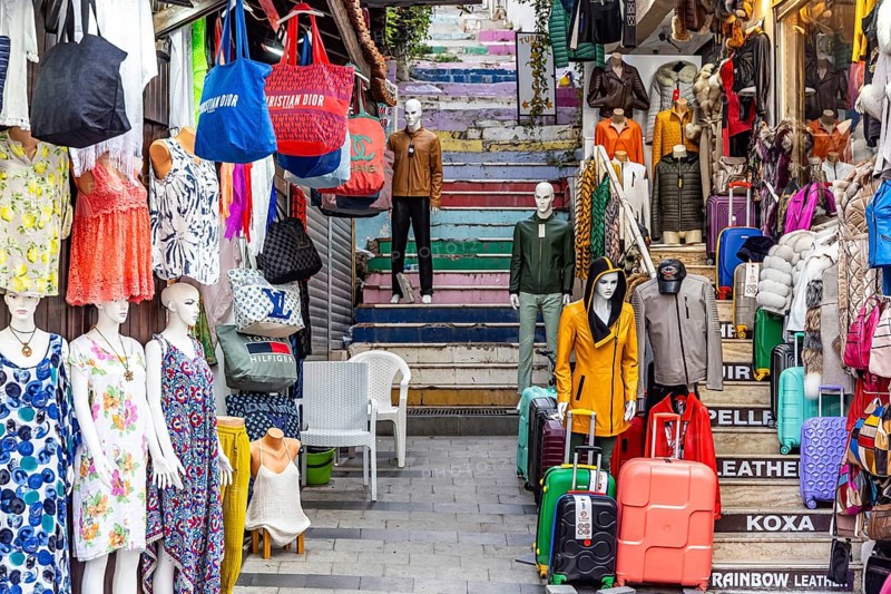 Shop in Kusadasi with clothes and suitcases