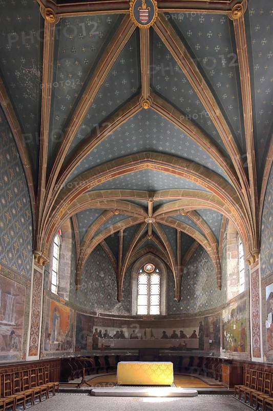 View of the side chapel of the Romanesque St-Jean Cathedral