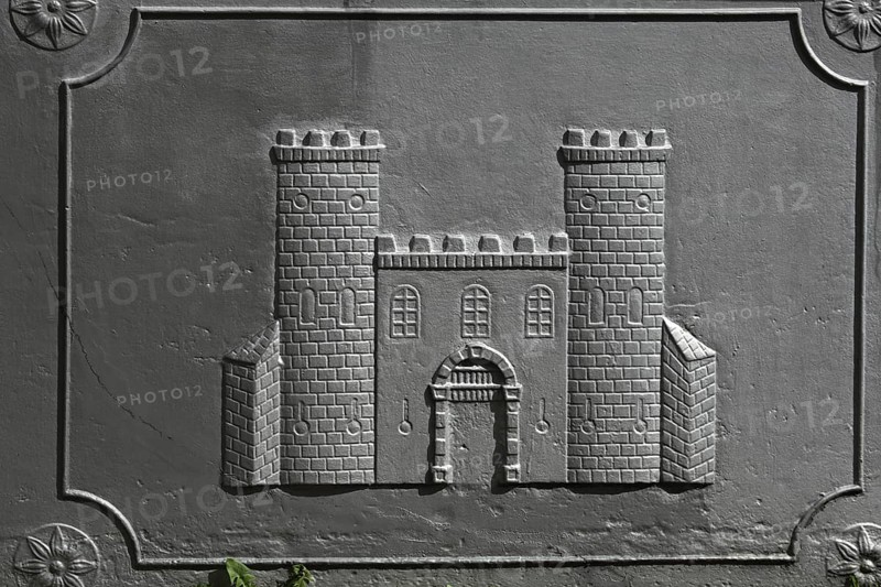 City coat of arms at the market fountain