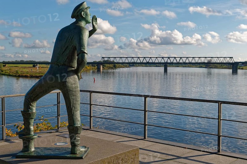Statue of the Lauenburg Callers on the banks of the Elbe in the old town of Lauenburg on the Elbe. Duchy of Lauenburg