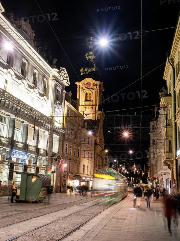 Full moon over Herrengasse