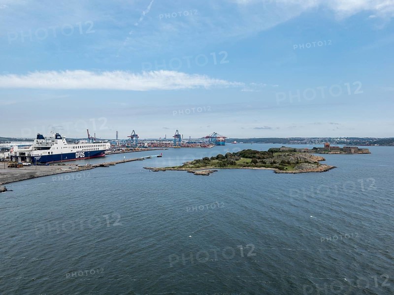 Arendal ferry port and Nya Aelfsborg sea fortress in the mouth of the Gota Aelv river