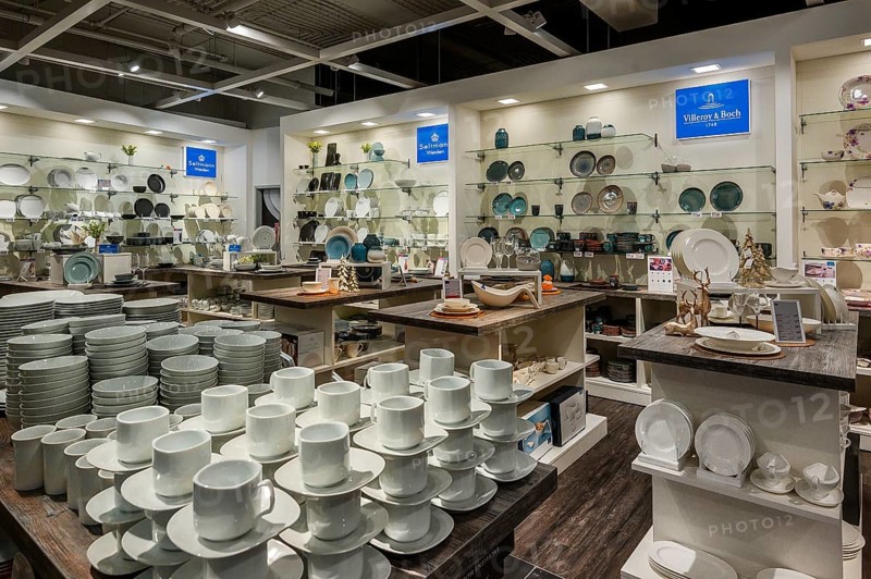 Porcelain department in a furniture store