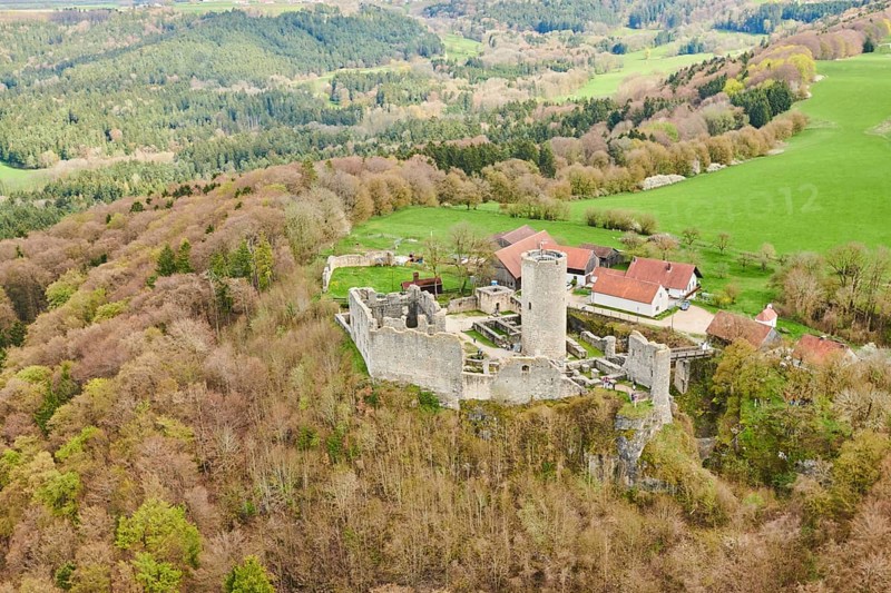 Aerial view of the area around Neumarkt and the castle ruins of Wolfstein