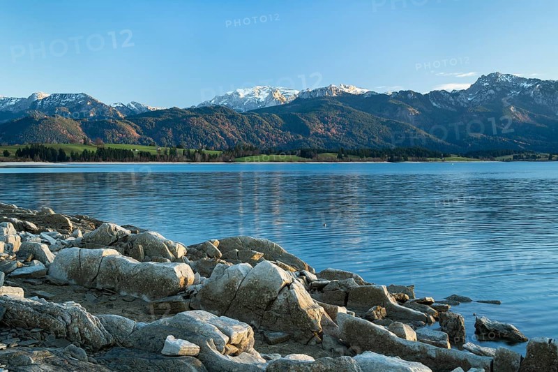 Lake Forggensee in the Allgäu in autumn. Rock formations in the foreground