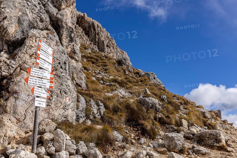 Main signpost at the Christomannos Monument