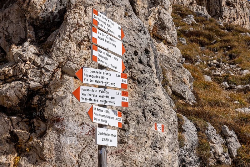 Main signpost at the Christomannos Monument