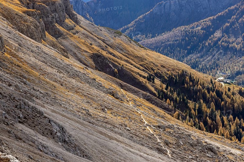 Hiking trail on the Catinaccio in autumn