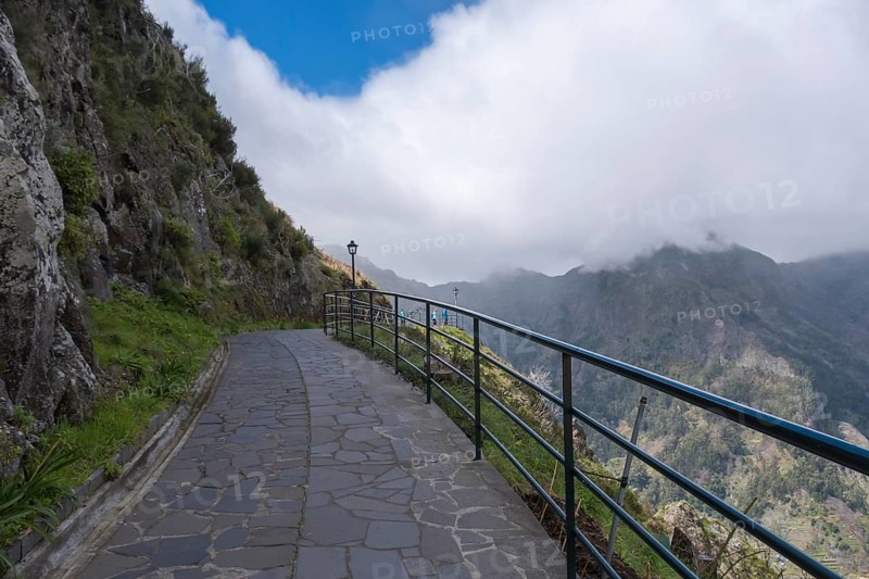 Footpath to the Eira do Serrado viewpoint