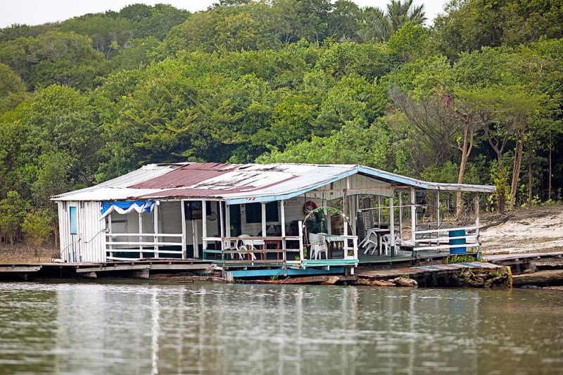 Floating house on the Rio Amazonas at low water level
