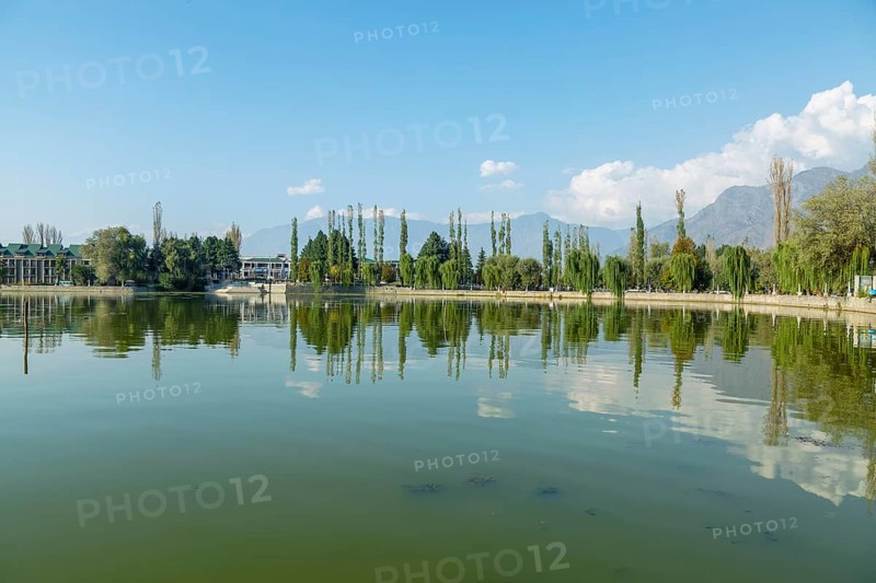 Dale lake in Srinagar