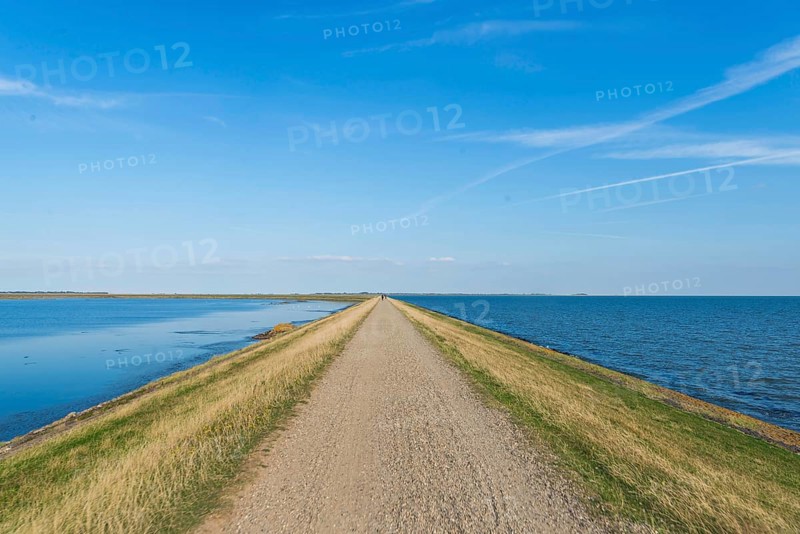 Cycle path at the Rantum Basin on Sylt