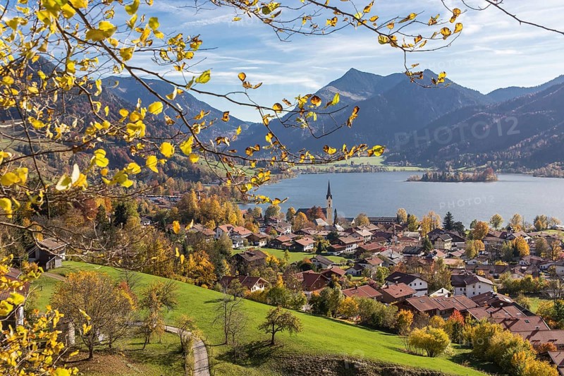 View of Schliersee from the Schlierseer Höhenweg in autumn
