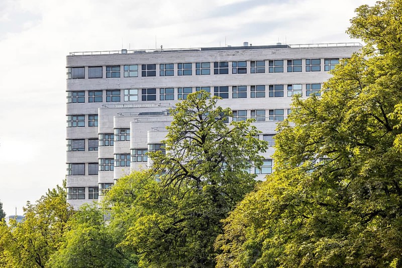 Shell House on the Landwehr Canal in the architectural style of New Objectivity