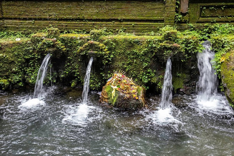 A small temple used for sacred ablutions. Enchanted and covered in moss