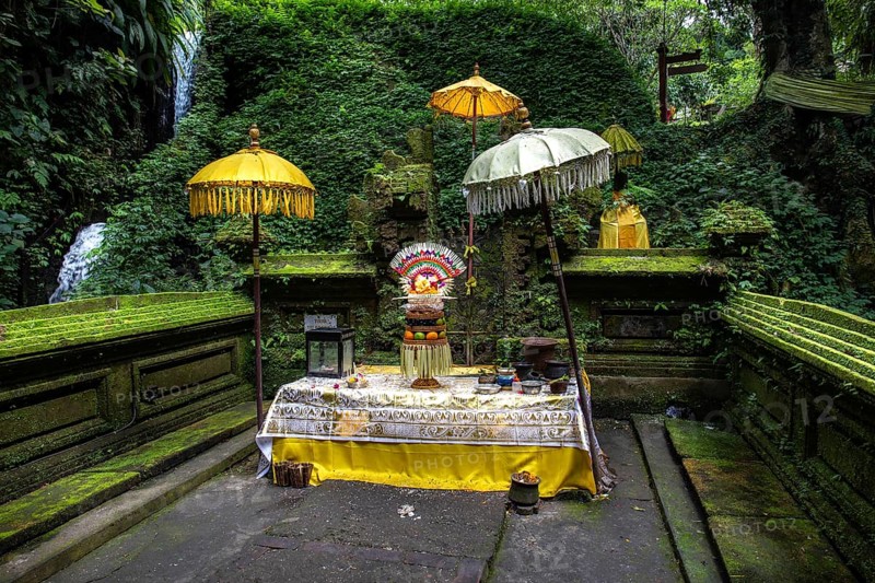 A small temple used for sacred ablutions. Enchanted and covered in moss