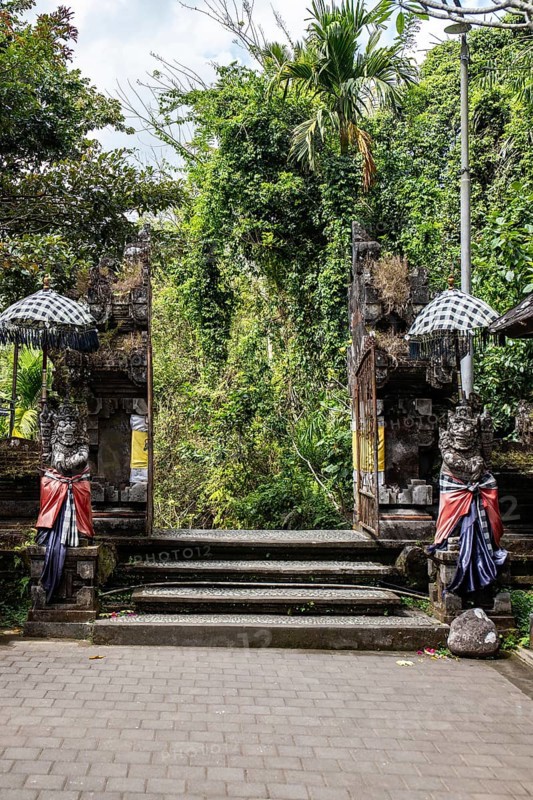 A small temple used for sacred ablutions. Enchanted and covered in moss