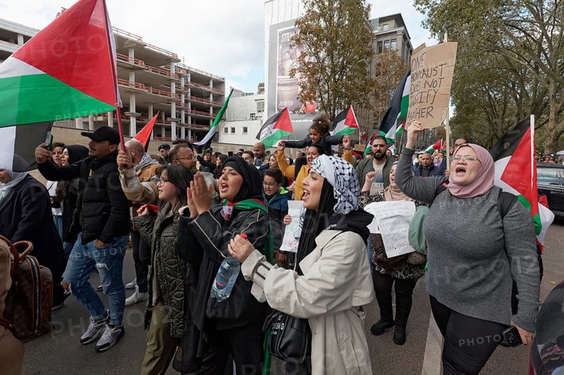 Demo participants at the pro-Palestinian rally to condemn the war crimes against the civilian population in Gaza on 21.10.2023 in Düsseldorf