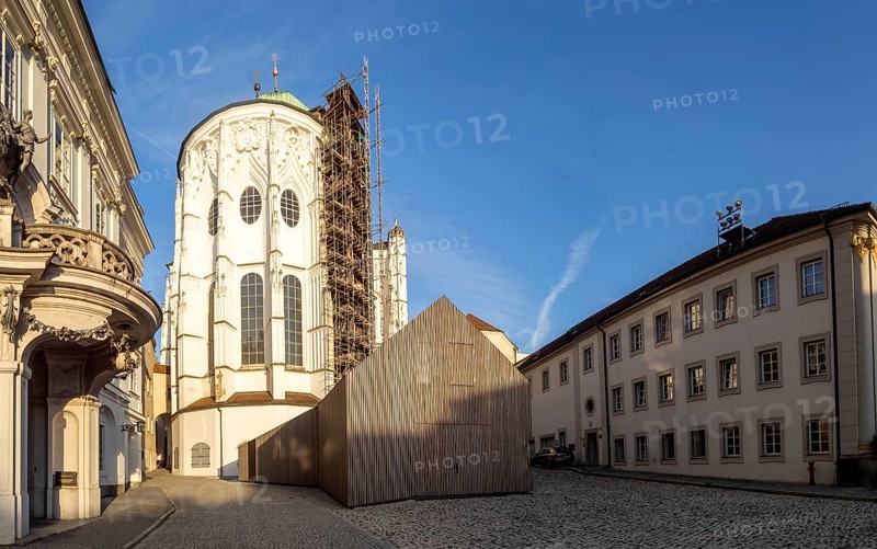 Residenzplatz with cathedral building lodge