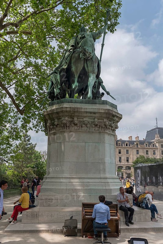 Equestrian statue of Charlemagne and his guards