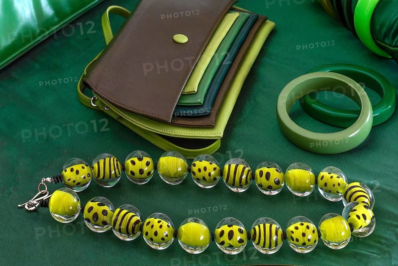 Fashionable pearl necklace and bracelets