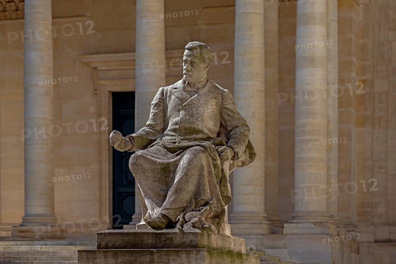 Monument to Luis Pasteur