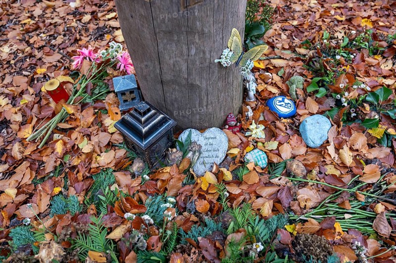 Mementos such as a stone with blue and white S04 for a Schalke 04 football fan