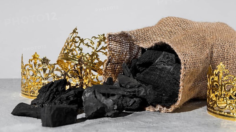 Epiphany day gold crowns with sack coal