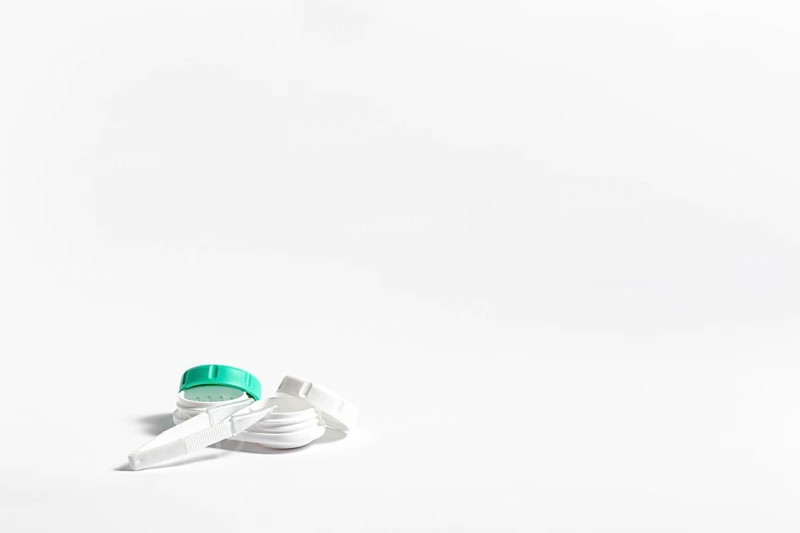High angle contact lenses case with copy space