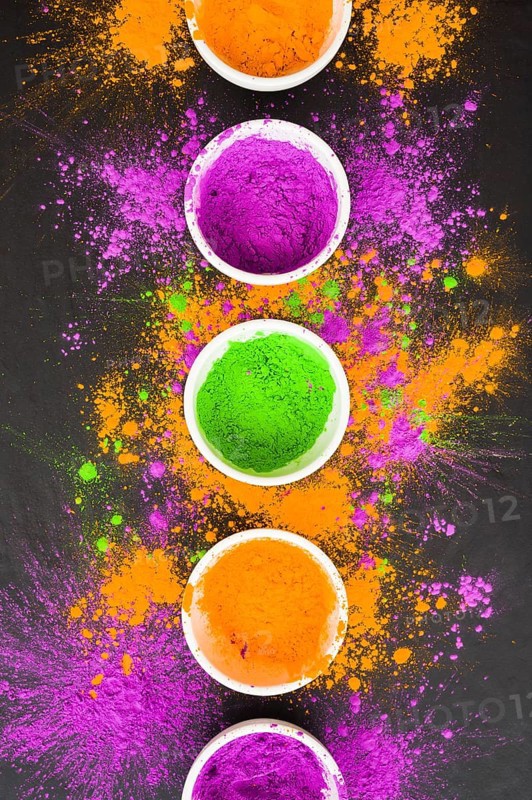 Plates with different powders table