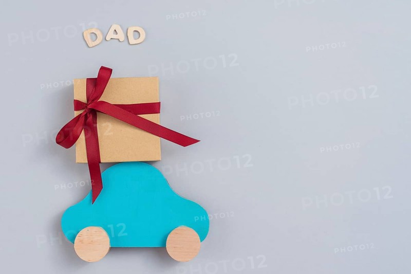 Dad inscription with gift box small car