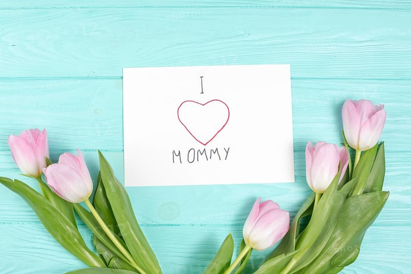 I love mommy inscription with tulips