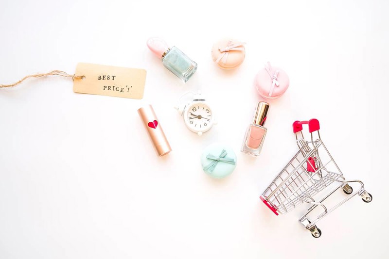 Shopping trolley with little alarm clock macaroons sale tag lipstick nail polish