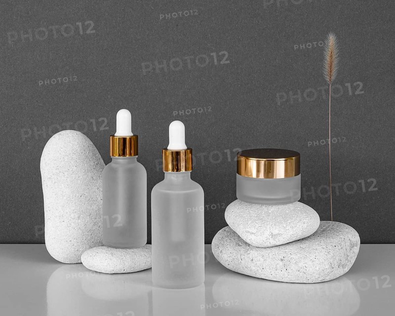 Skin oil droppers face cream recipients arrangement