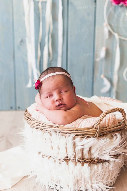 Sleepy baby white blanket