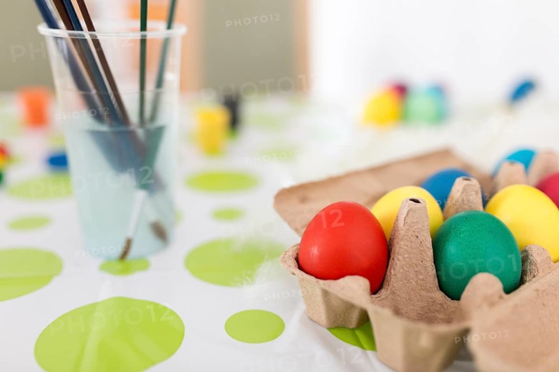 Bright eggs table coloring