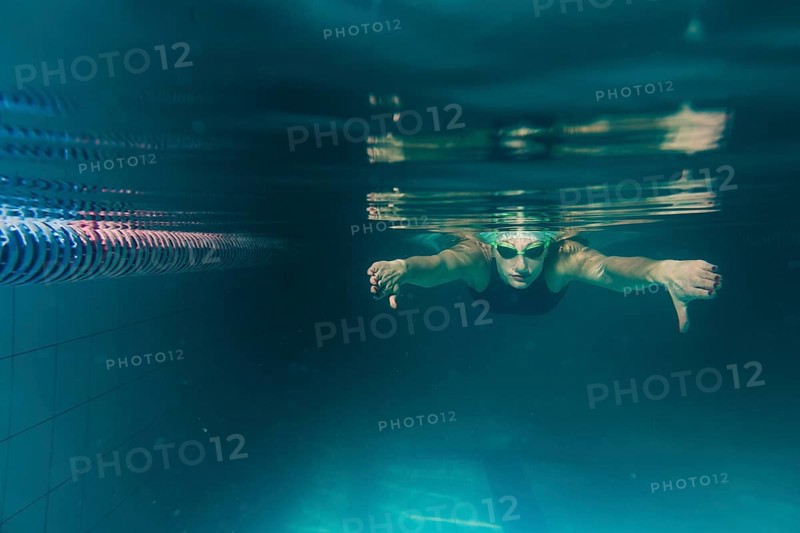 Front view swimmer diving