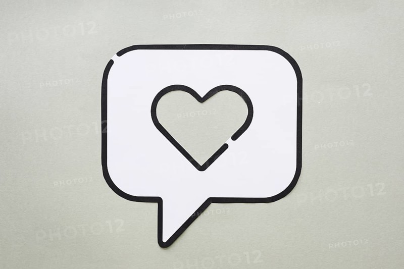 Heart bubble speech icon table