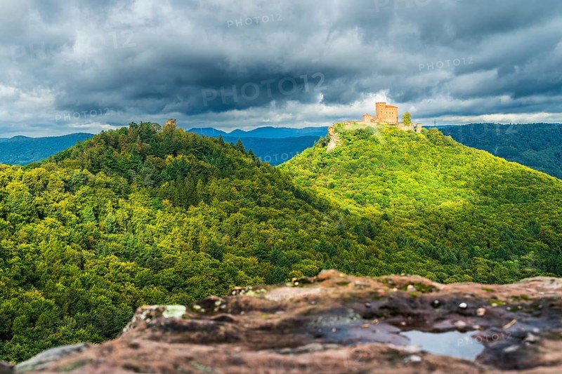 Slevogtfelsen with view on castle of Trifels