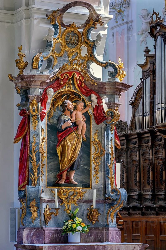 Side altar