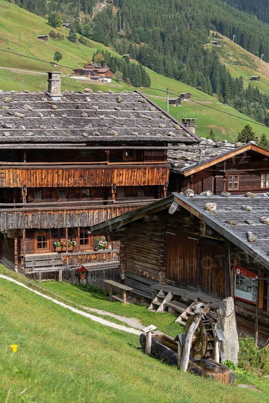 Historic farmhouses in the hamlet of Gemais