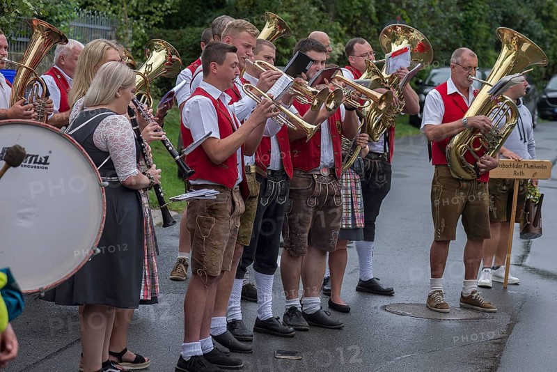 Brass band plays at the traditional Tanzlindenfest in Limmersdorf
