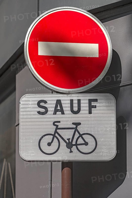 One-way street sign