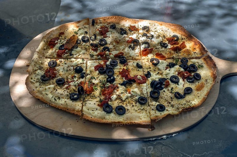 Tarte flambee with sun-dried tomatoes