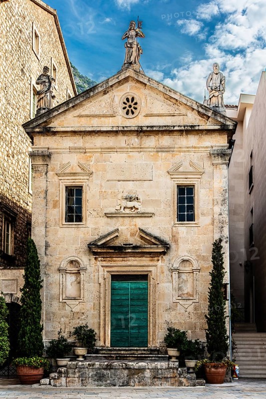 The former seafaring centre of Perast with its magnificent buildings and two beautiful offshore islands
