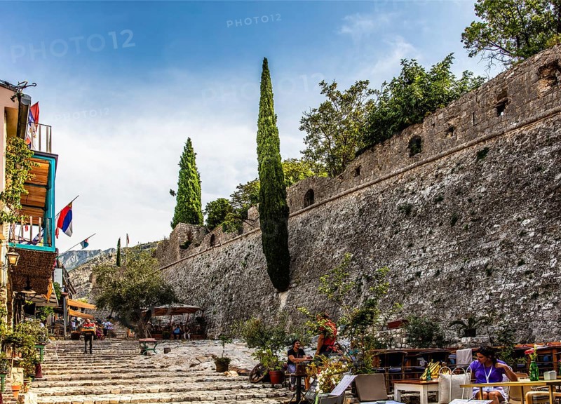 Restaurants along the city wall