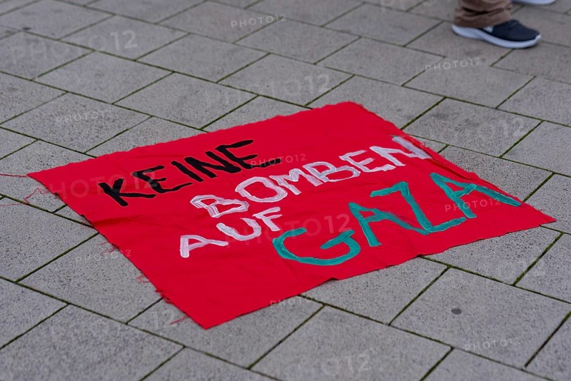 Lettering No bombs on Gaza