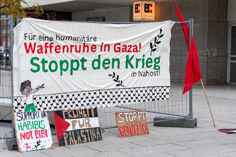 Banner with the slogan Ceasefire in Gaza!